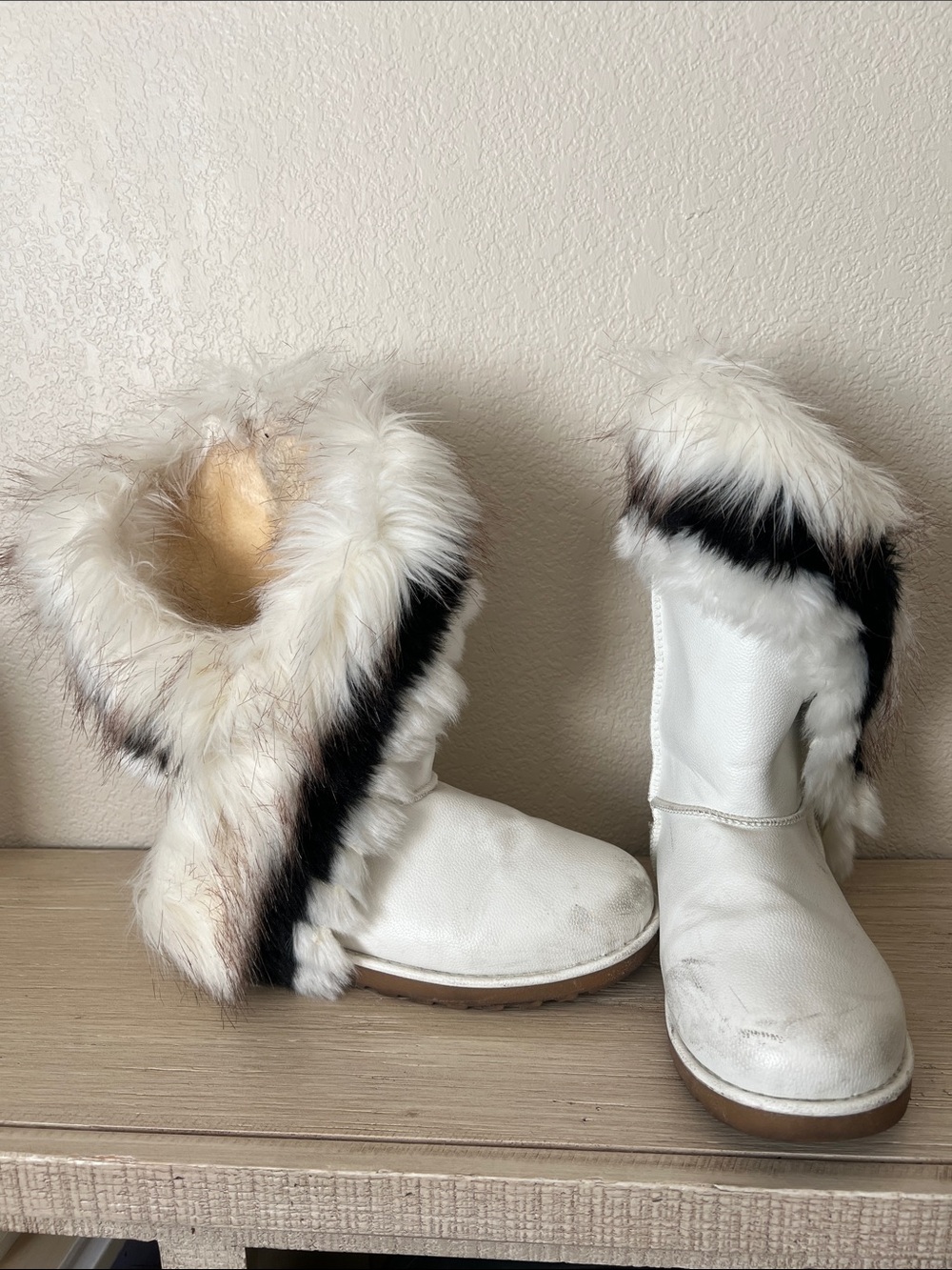 Womenโs White Faux Fur Winter Boots with Black Trim